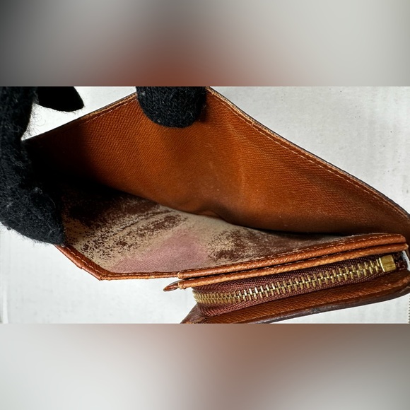 LV Monogram Snap Compact with Zipper - Picture 6 of 7